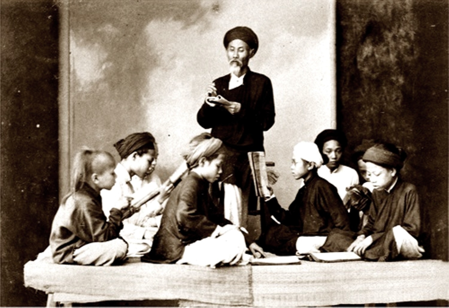 Một lớp học tổ chức tại nhà năm 1895.