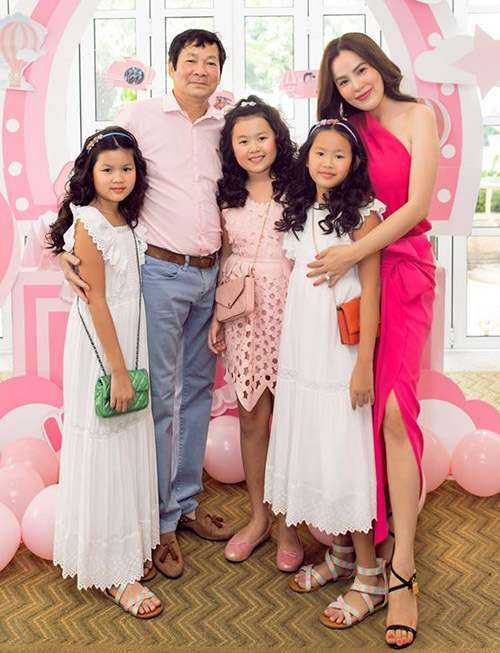 Nhà có 3 cô con gái, Hoa hậu Phương Lê tặng nóng 3 thẻ đen ngày 8/3: Hạn mức 2 tỷ/ngày, mong con xài tự do theo ý thích - Ảnh 3.