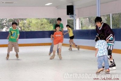 Nhà văn hóa Thanh Niên TPHCM khai trương sân trượt băng nghệ thuật