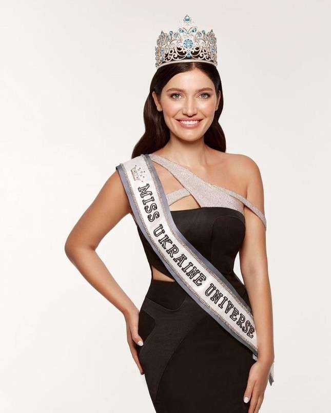 Hoa hậu Ukraine tủi thân vì không được các fans sắc đẹp quan tâm khi dự thi Miss Universe ảnh 2