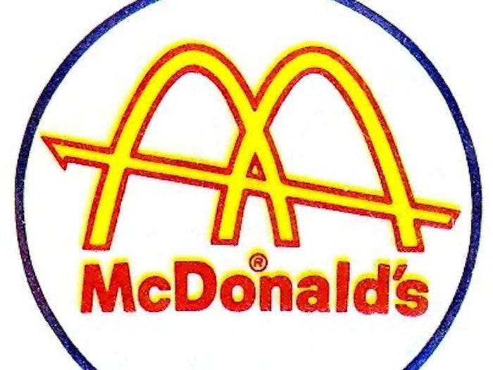 Logo của những thương hiệu ăn uống đình đám nhất thế giới thay đổi ra sao theo thời gian: “Chóng mặt” nhất vẫn là hãng đầu tiên - Ảnh 4.