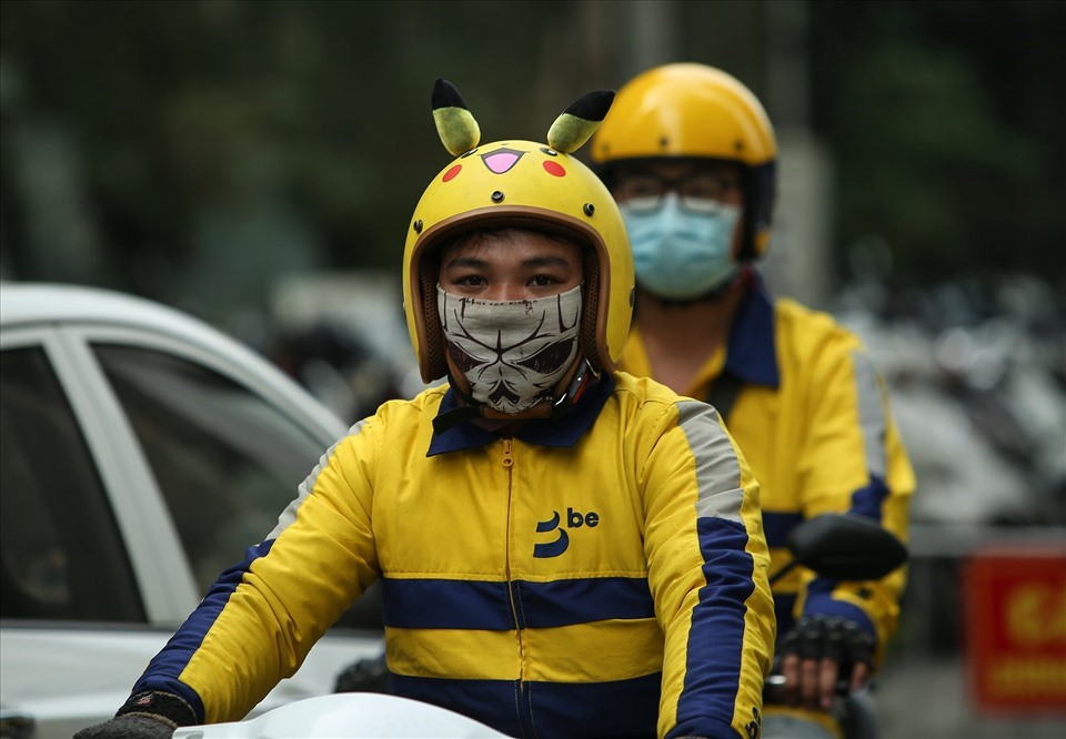 Những ngày gần đây, nhiều khách hàng tại Hà Nội phải chật vật để gọi taxi, xe ôm công nghệ dù giá cước nhiều thời điểm tăng cao.