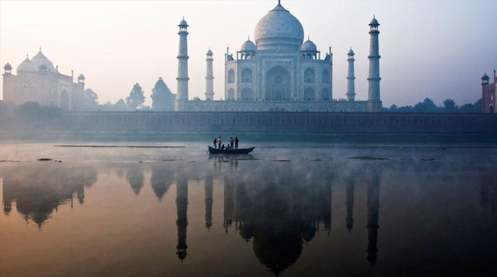 Taj Mahal huyền bí, ảo diệu với mọi du khách đến thăm quan.