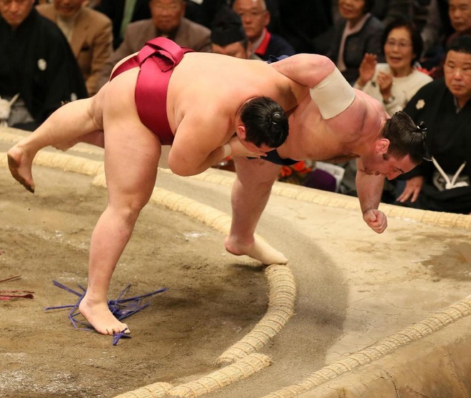 TÌM HIỂU NHẬT BẢN] Sumo Nhật Bản và 1001 truyện li kì về họ.