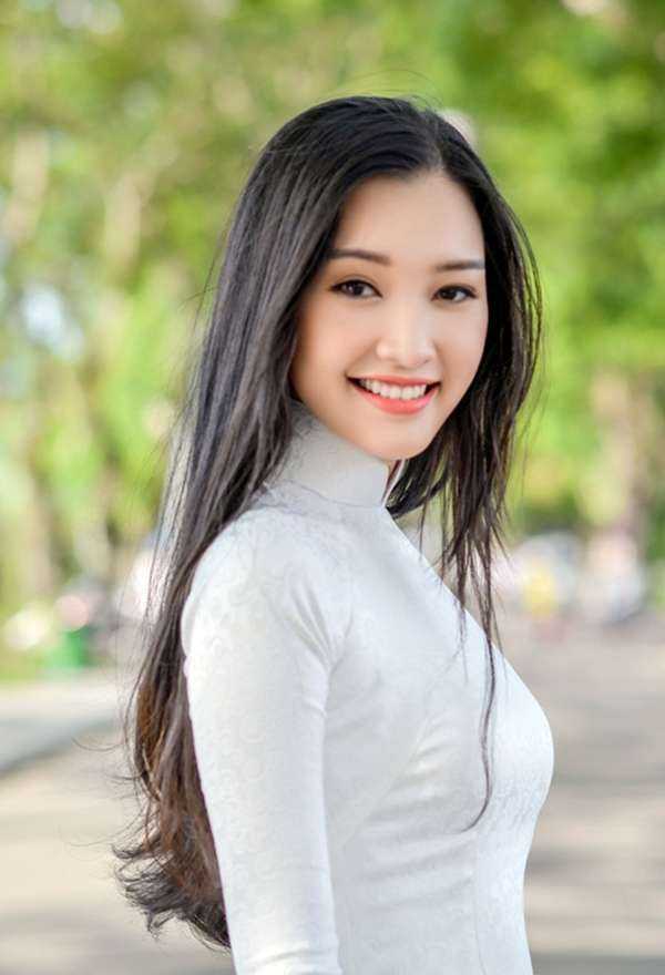 Vẻ đẹp mong manh tựa sương mai của những 'nàng thơ xứ Huế' từng thi Hoa hậu Việt Nam ảnh 4