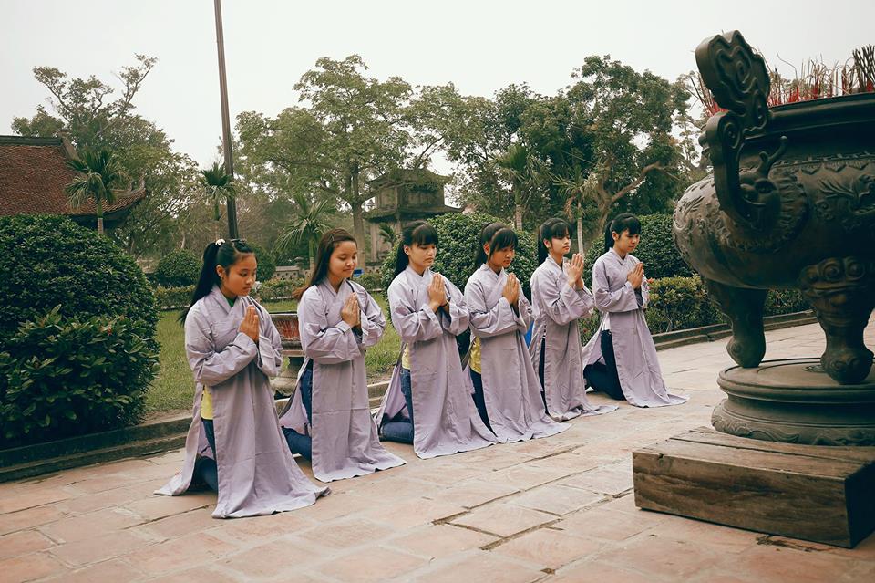 Gợi ý những trang phục khi tới chùa vừa đẹp vừa lành mạnh - Tổ Đình Chùa  Keo Thái Bình