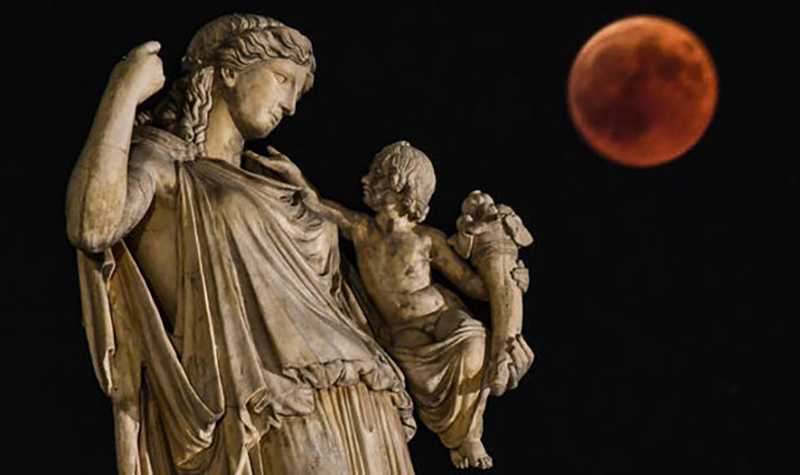Hình ảnh trăng máu đẹp bên cạnh nữ thần Hy Lạp cổ đại, Irine, Athens