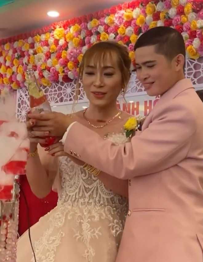 Đám cưới độc nhất vô nhị tại Việt Nam: Chú rể mang thai 3 tháng khiến họ hàng ngỡ ngàng - 3