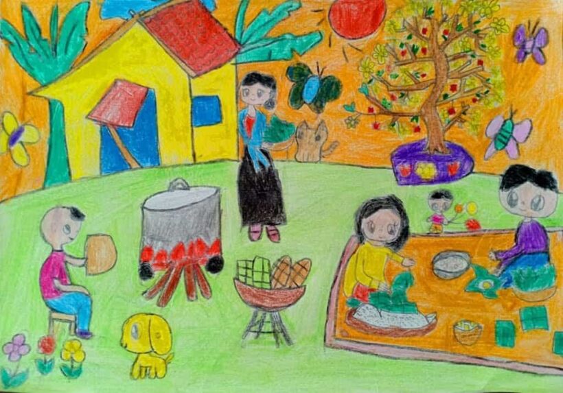 Vẽ tranh chủ đề gia đình gói bánh chưng đón Tết