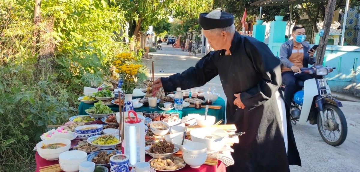 Về Huế ăn cơm: Tháng tám cúng đất