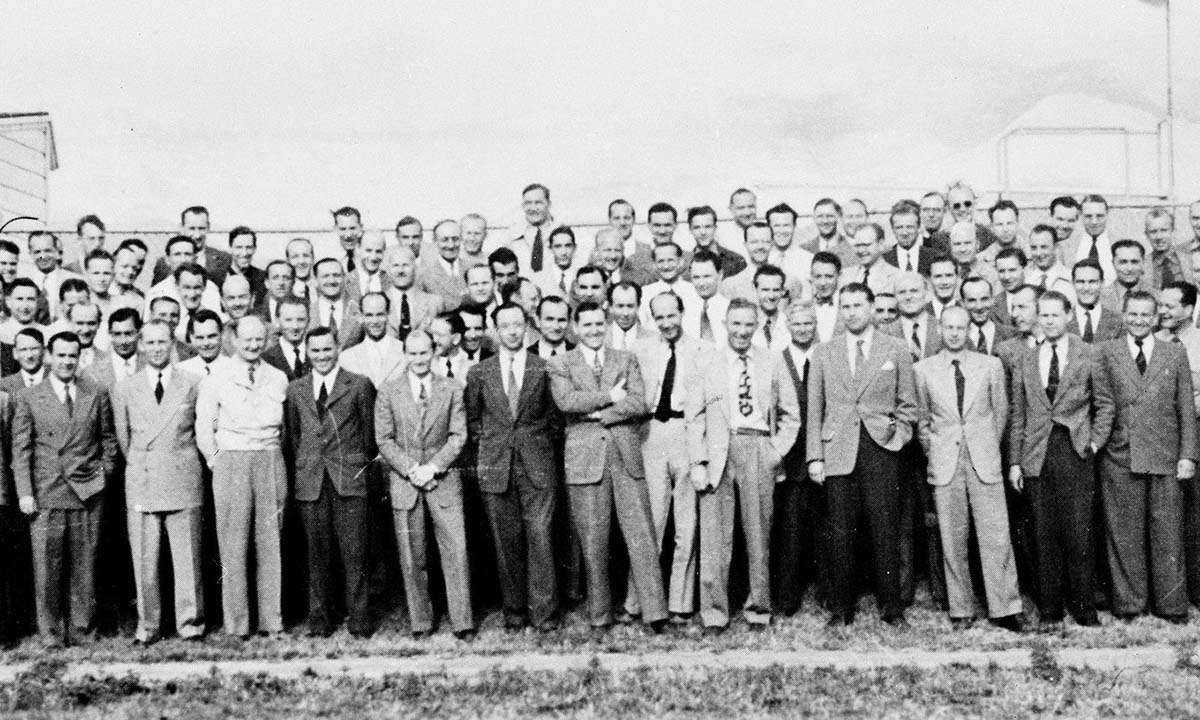 Nhóm gồm 104 chuyên gia tên lửa Đức tại Fort Bliss, bang Texas, Mỹ, hồi năm 1946. Ảnh: NASA.