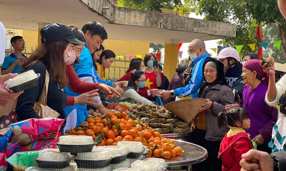 Tết đoàn viên, chia sẻ và tấm lòng người trẻ Móng Cái