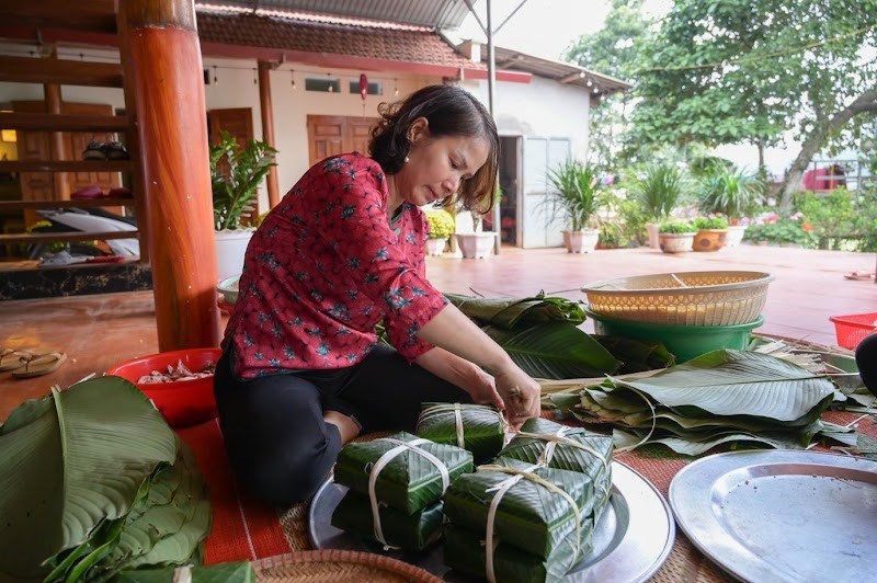 Gói bánh chưng - dịp để gắn kết gia đình ngày Tết