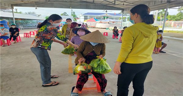 Xếp hàng trong mùa dịch - nét đẹp văn hoá cần được phát huy