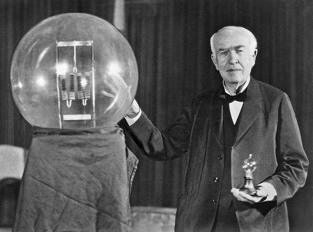 Nhà phát minh nổi tiếng Thomas Edison tại bữa tiệc kỷ niệm năm thánh bằng vàng của bóng đèn để vinh danh ông, Orange, New Jersey, ngày 16 tháng 10 năm 1929