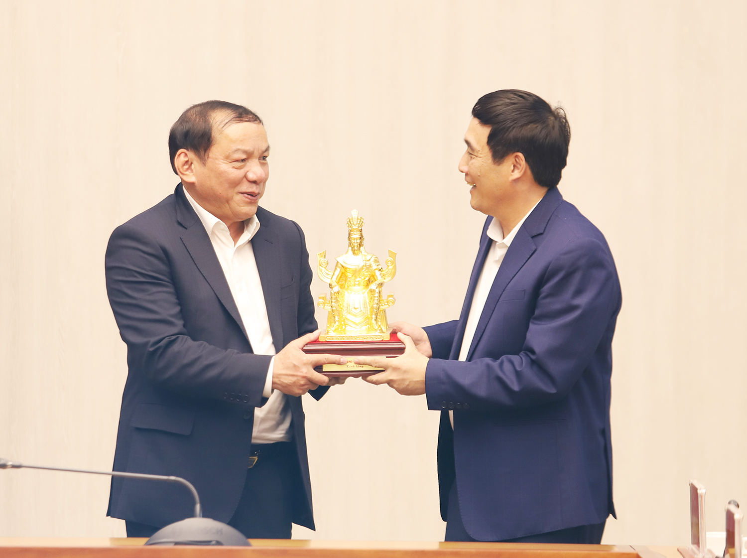 Bộ trưởng Bộ Văn hóa - Thể thao và Du lịch Nguyễn Văn Hùng thăm và làm việc tại tỉnh Phú Thọ