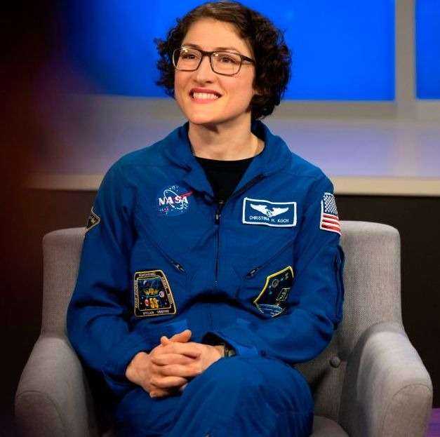 11 tháng làm việc trên Trạm vũ trụ quốc tế ISS cũng giúp Christina lập kỷ lục về số ngày làm việc liên tiếp của một nữ phi hành gia ngoài vũ trụ.