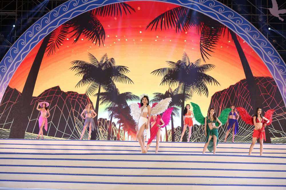 Dàn hoa hậu, người đẹp diễn bikini như Victoria's Secret tại Lễ hội Sầm Sơn - ảnh 3
