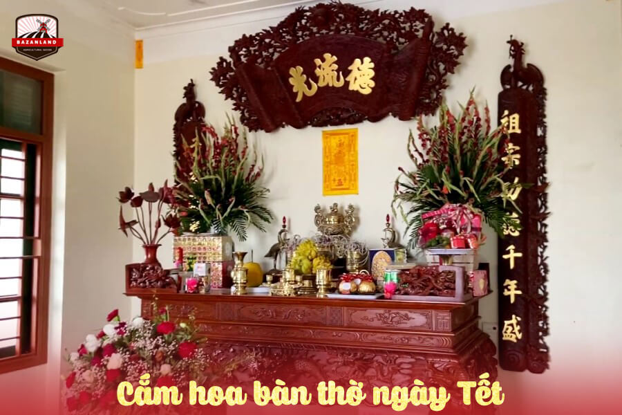 Cách cắm hoa bàn thờ ngày Tết đẹp và hợp phong thủy