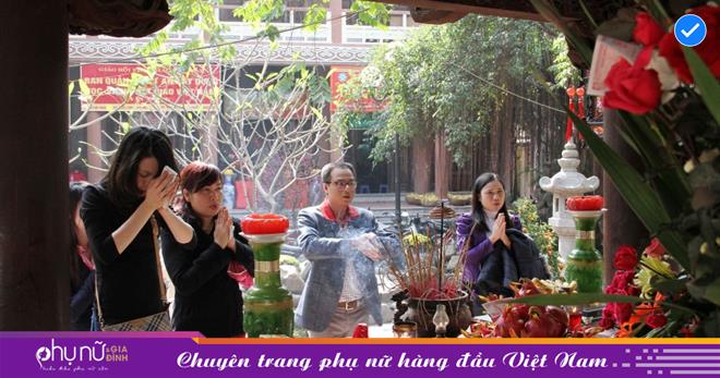 Tổng hợp 4 bài khấn đi lễ đền chùa đầu năm cầu bình an và tài lộc