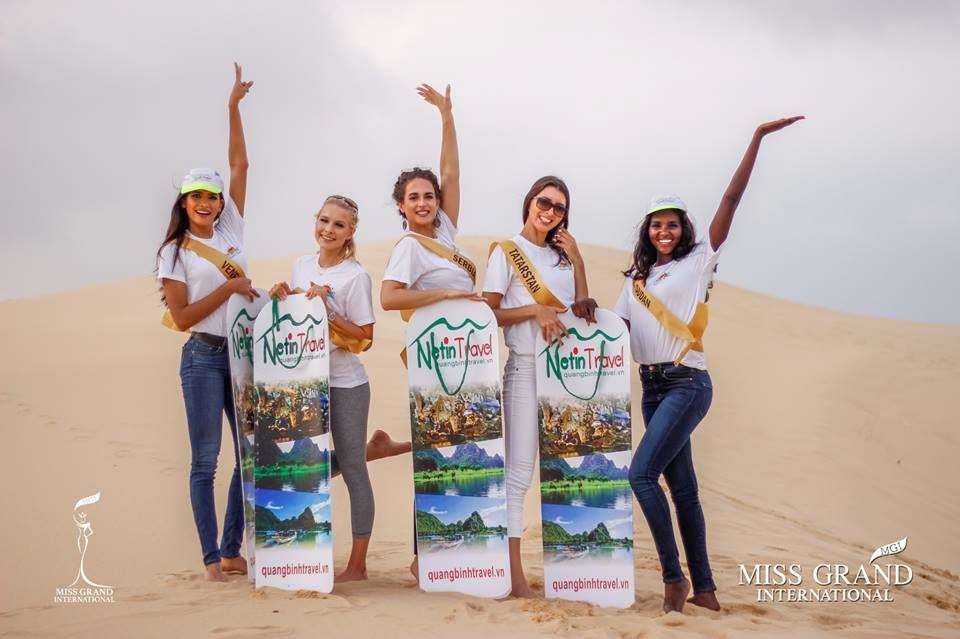 Netin Travel Tổ chức cho Hoa hậu hòa bình thế giới trượt cát tại Quảng Bình