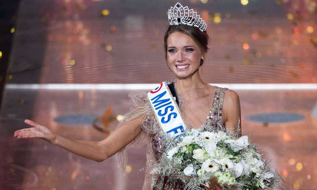 Hoa hậu Pháp 2021 Amandine Petit trong đêm chung kết cuộc thi hồi tháng 12/2020. Ảnh: AFP.