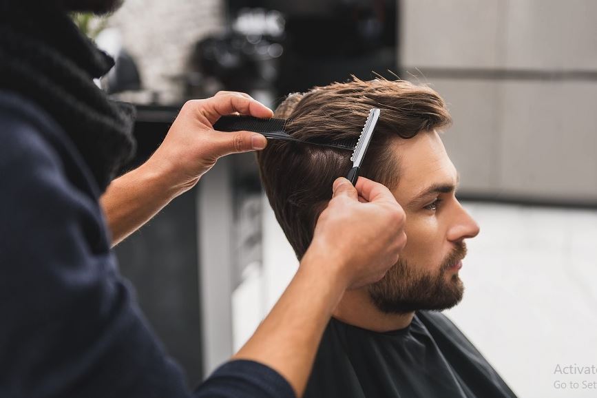 Học cắt tóc nam tốn bao nhiêu tiền?