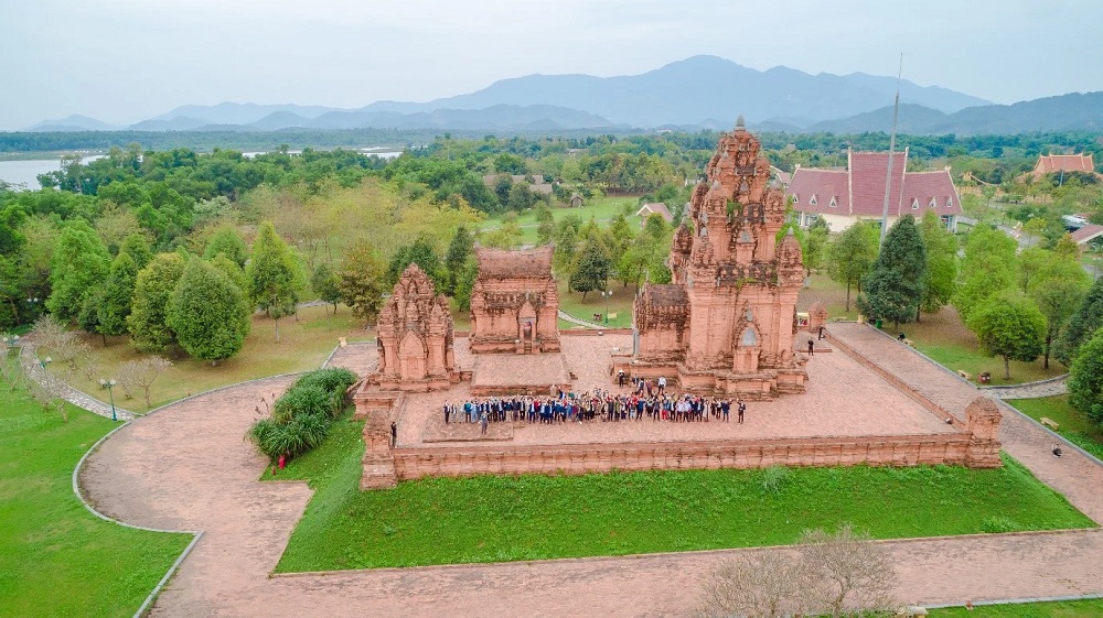 Làng văn hóa các dân tộc Việt Nam