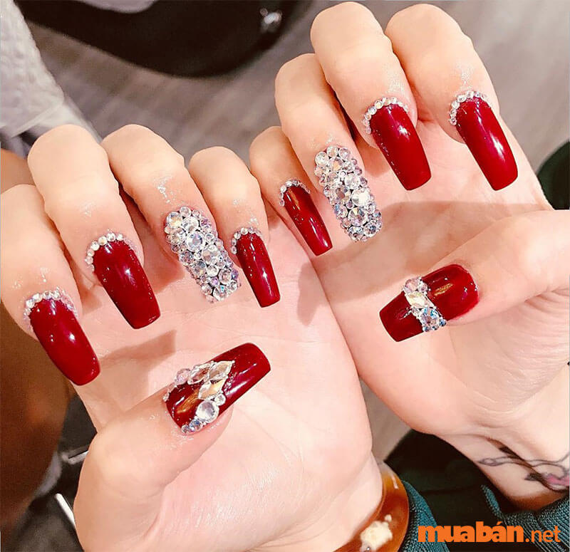 Nail đá đỏ cho ngày Tết may mắn