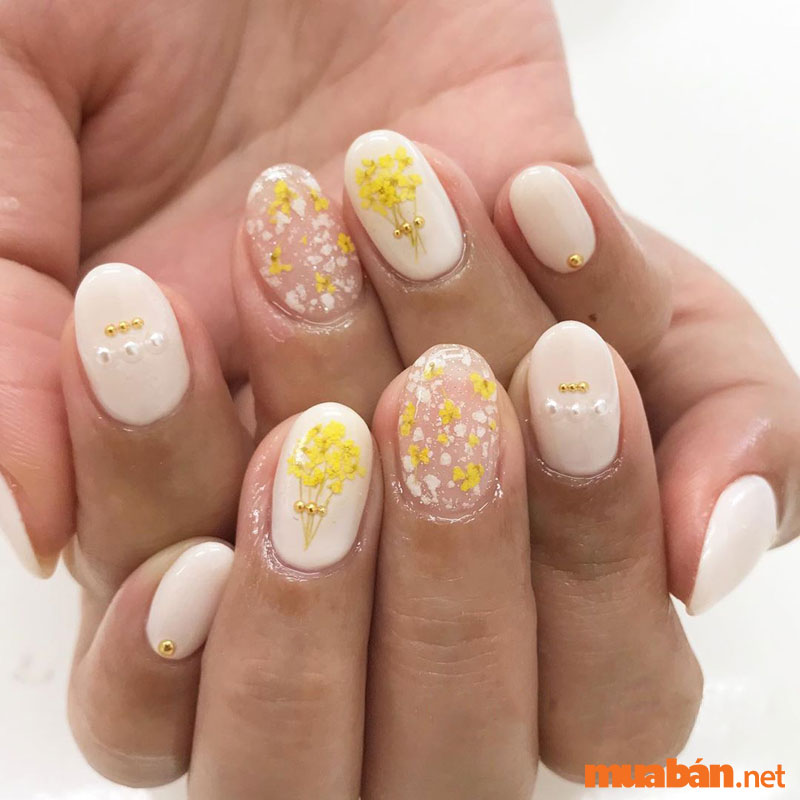 Mẫu nail hoa nhí đáng yêu cho các nàng thích phong cách nhẹ nhàng