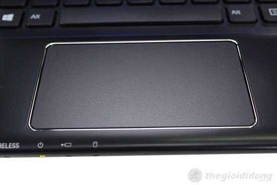 Touchpad Sony Vaio SVE14136CV với khả năng cảm ứng đa điểm, trỏ chuột nhạy, dễ sử dụng