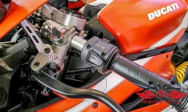tay côn 959 Ducati