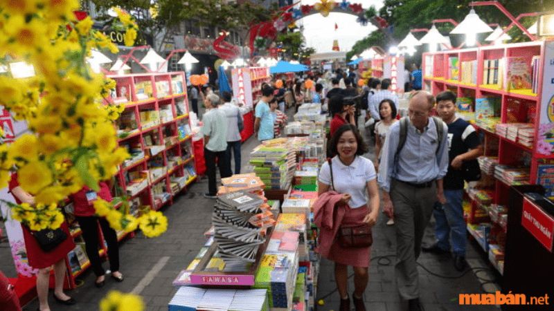 Lễ hội đường sách Tết là địa điểm chơi tết không thể thiếu ở Sài Gòn