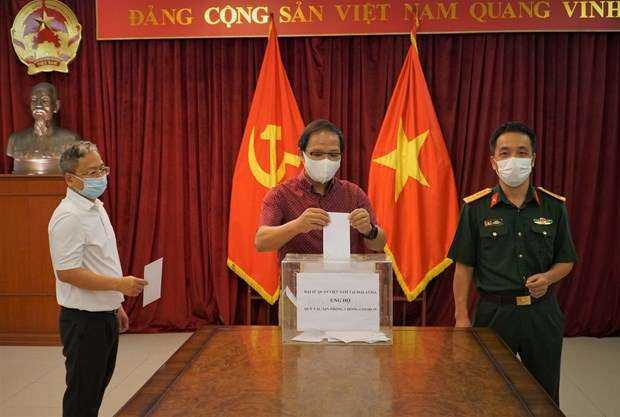 Dai su quan Viet Nam tai Malaysia tiep nhan ung ho Quy vaccine hinh anh 2