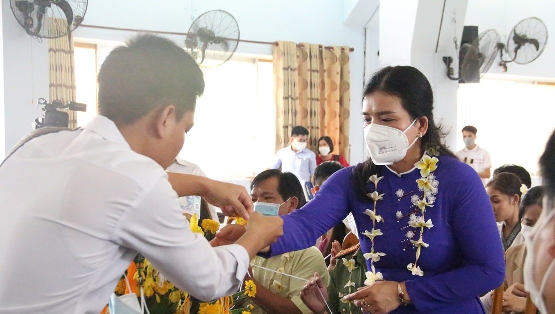 Vui tết cổ truyền cho lưu học sinh Lào, Campuchia