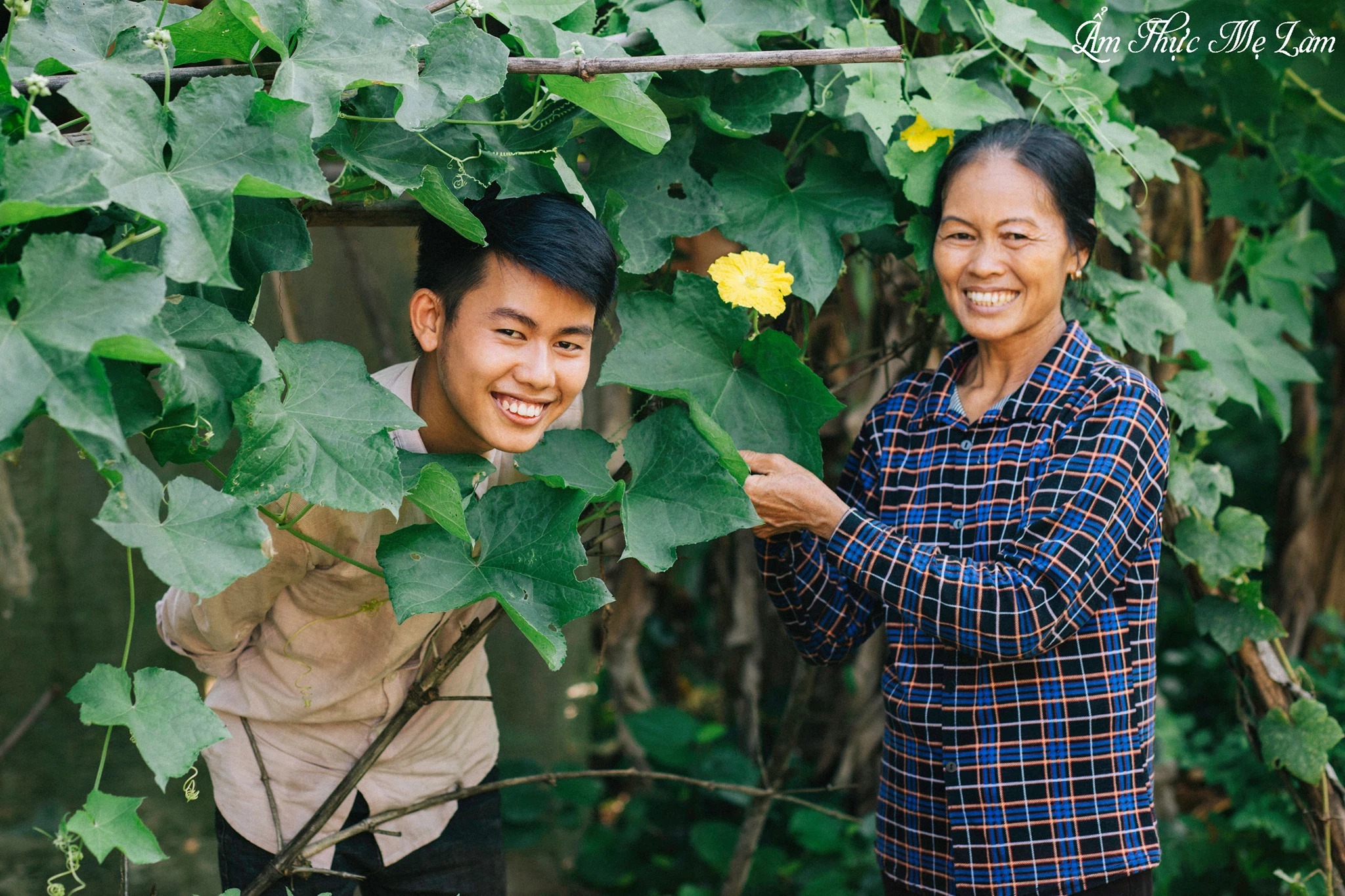 Cô Dương Thị Cường và con trai.