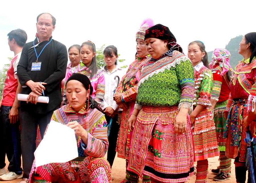 Hà Giang: Gìn giữ, phát huy nét đẹp văn hóa truyền thống của dân tộc Mông - Ảnh 2.