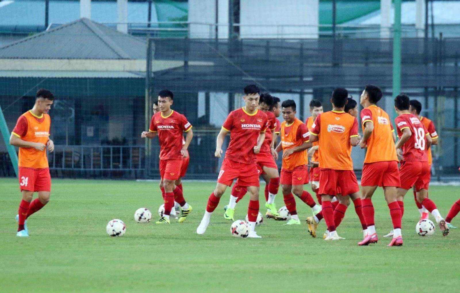 Bóng đá Việt Nam hôm nay: Đội tuyển Việt Nam đổi lịch đấu tập với U22, sang Saudi Arabia muộn 1 ngày