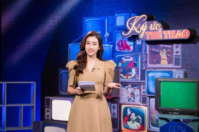 Hoa hậu Đỗ Mỹ Linh chia sẻ lý do quay trở lại VTV làm MC bản tin thể thao ảnh 1