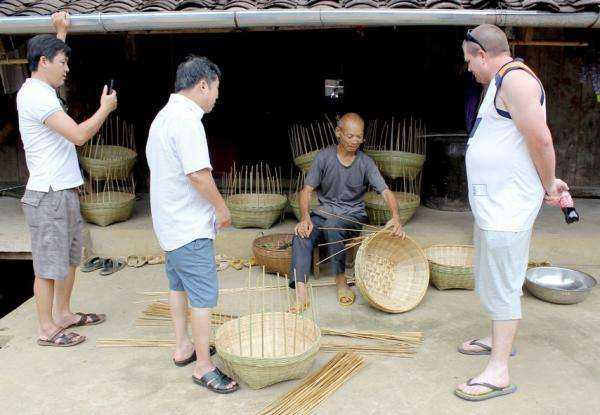  Làng nghề đan lát tại xã Đoài Khôn.