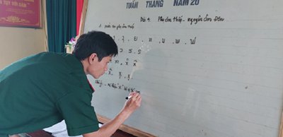 Lớp học tiếng Lào của những chiến sĩ quân hàm xanh