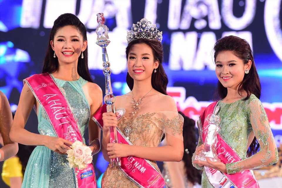Top 3 Hoa hậu Việt Nam 2016 thuở mới đăng quang. Ảnh: SV.