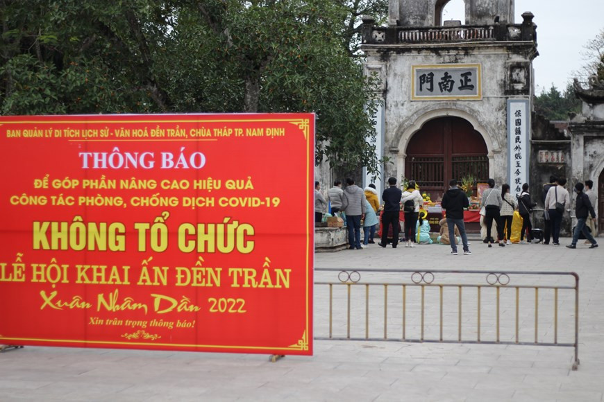 Không tổ chức phát ấn, Đền Trần lập bàn thờ cho người dân vái vọng - BaoHaiDuong