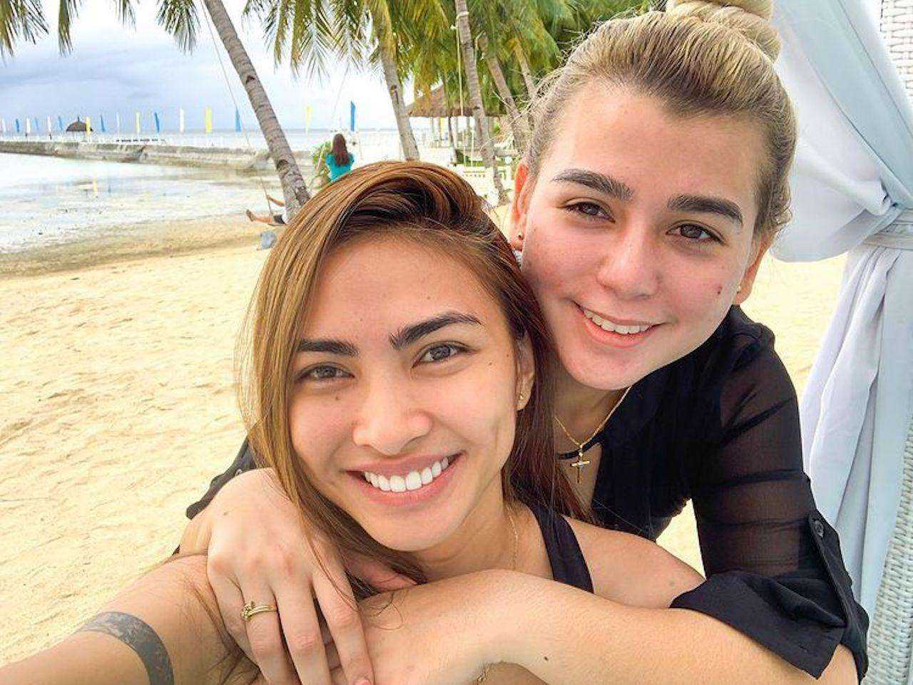 Tân Hoa hậu Hoàn vũ Philippines gây chú ý với chuyện tình đồng giới - ảnh 2