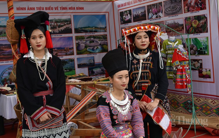 Bảo tồn phát huy trang phục truyền thống dân tộc thiểu số góp phần phát triển bền vững văn hóa