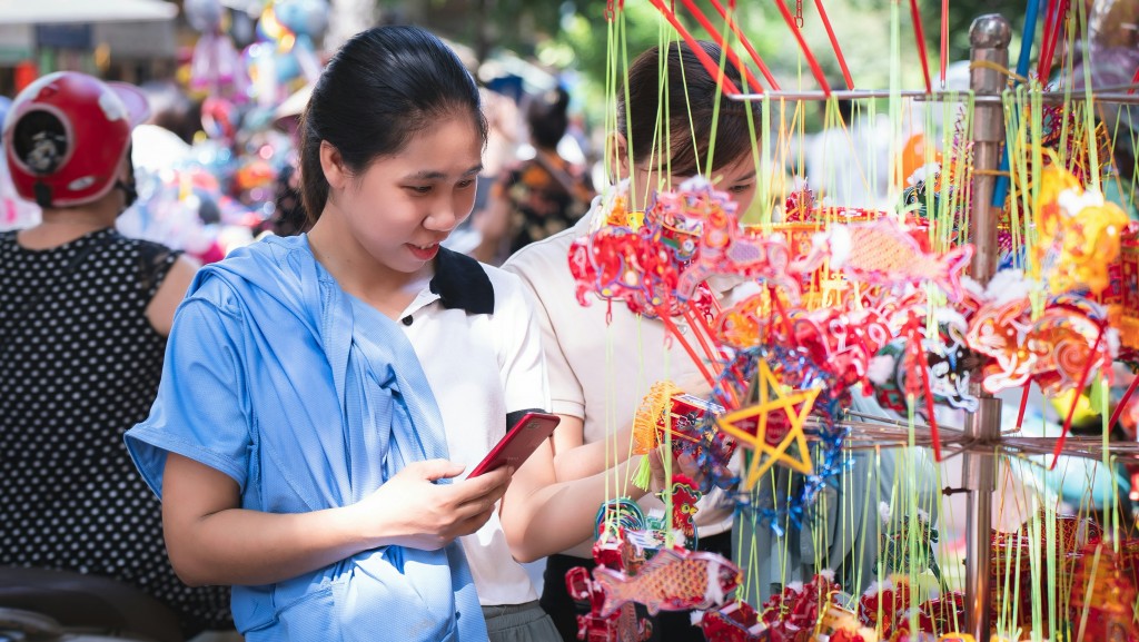 Đồ chơi truyền thống được nhiều bạn trẻ yêu thích trong dịp Trung thu năm nay