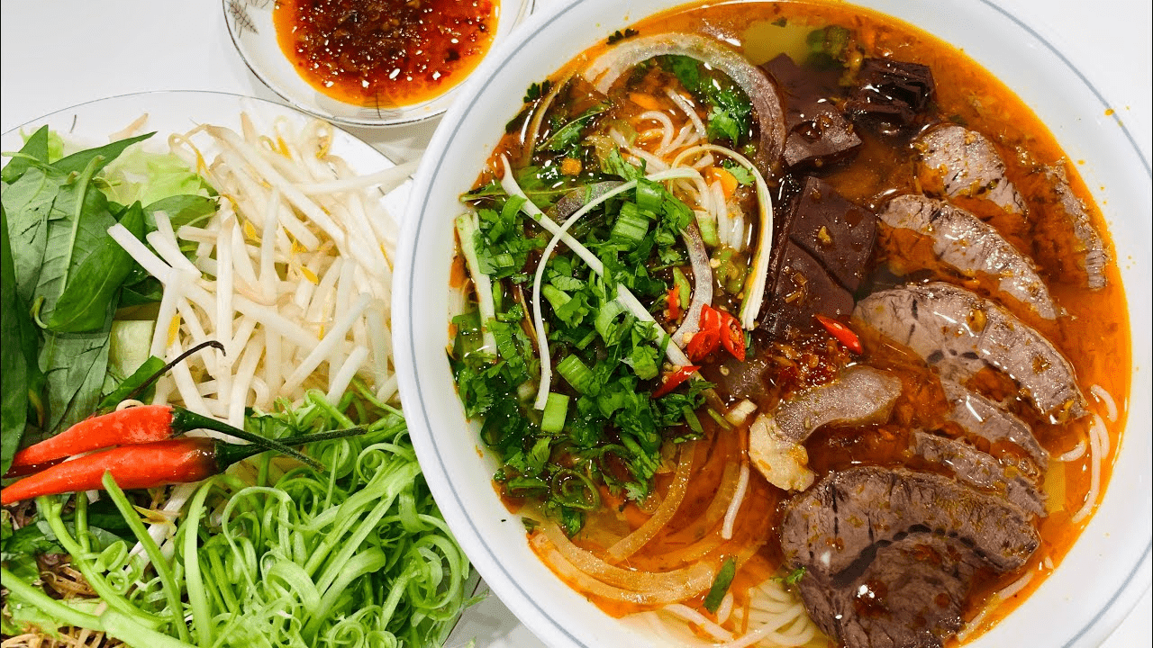 bún bò Huế Đông Ba 