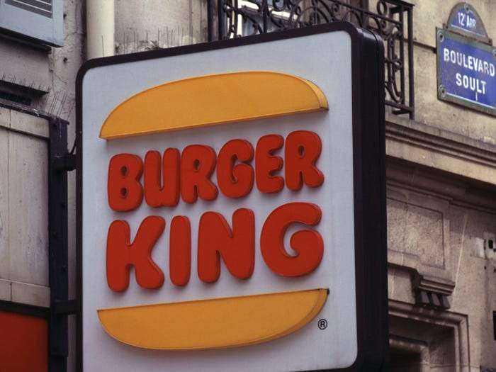 Logo của những thương hiệu ăn uống đình đám nhất thế giới thay đổi ra sao theo thời gian: “Chóng mặt” nhất vẫn là hãng đầu tiên - Ảnh 32.