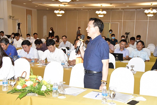 Ông Phan Thanh Liêm- P. Chủ tịch UBND Tp. Nha Trang trả lời báo chí
