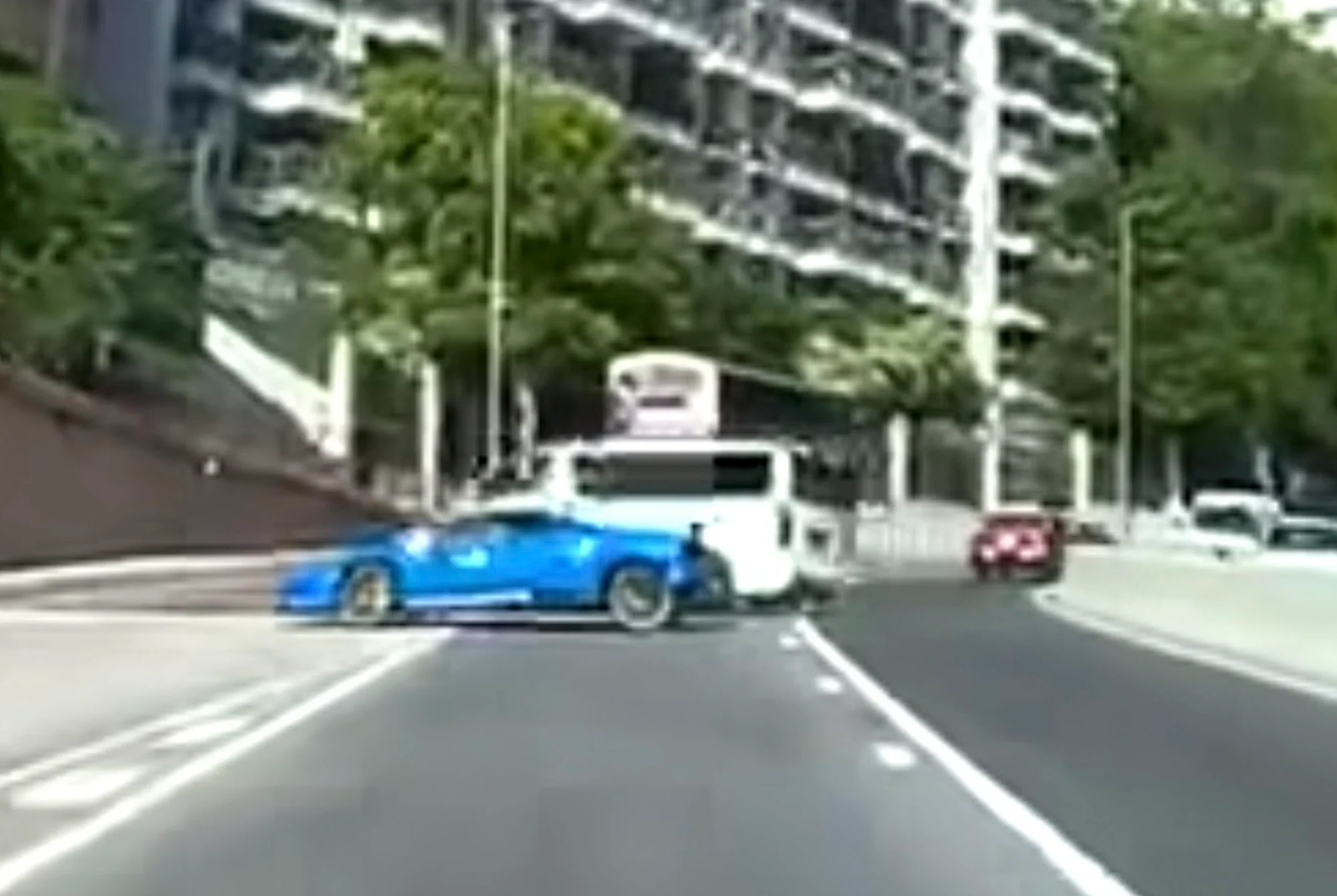 Nhức nhối nạn đua ô tô trái phép của hội con nhà giàu Hồng Kông: siêu xe là công cụ để “khoe của&quot; - Ảnh 1.